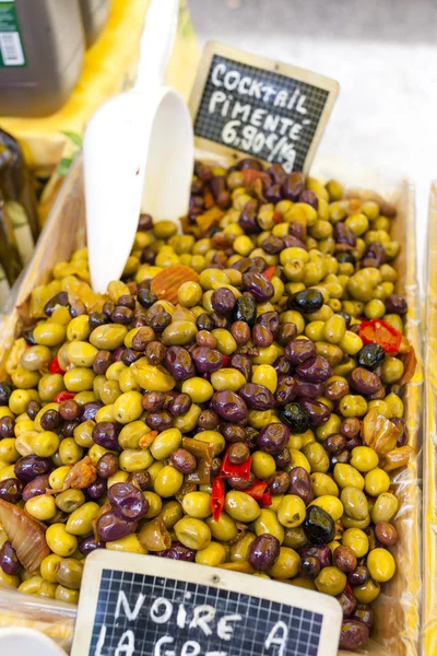 Olives, market in Nyons, Rhone-Alpes, France — Stock Photo, Image