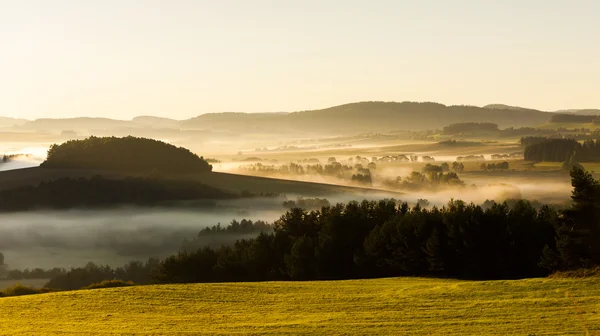 Jesienny krajobraz we mgle, Sumava, Republika Czeska — Zdjęcie stockowe