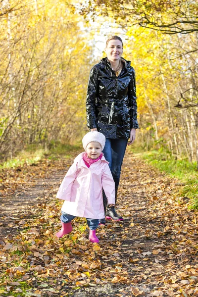 Moeder met haar dochter — Stockfoto