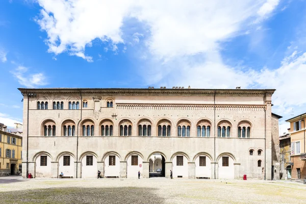 Palác Episcopal na Piazza del Duomo, Parma, Emilia-Romagna, Ita — Stock fotografie