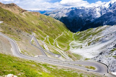yola Passo dello Stelvio, Alto Adige, İtalya