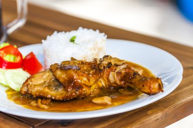 tavuk mantar sosu ve pirinç ile