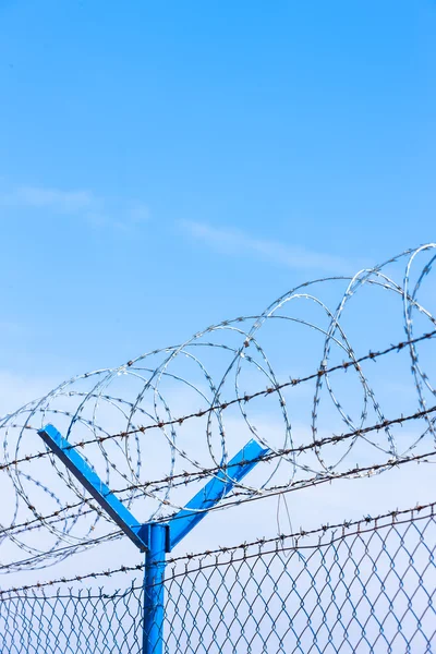 Barbed wires at the airport — Stock Photo, Image