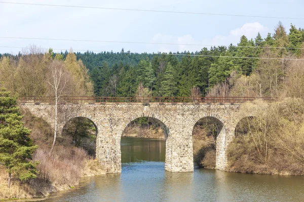 Viaduto ferroviário perto de Dolni Karlovice — Fotografia de Stock