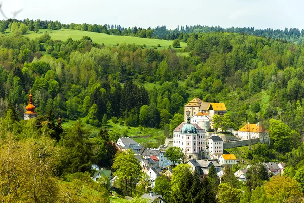 Castello e palazzo di Becov nad Teplou, Repubblica Ceca — Foto Stock