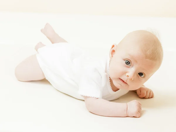 Drie maanden oude babymeisje — Stockfoto