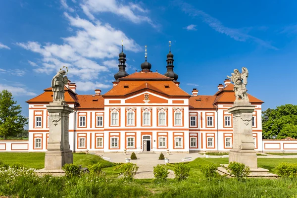 Cisterciensorden priory, mariansky tynec — Stockfoto