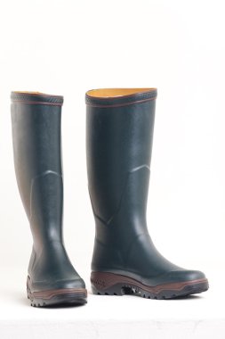 Yeşil lastik çizme