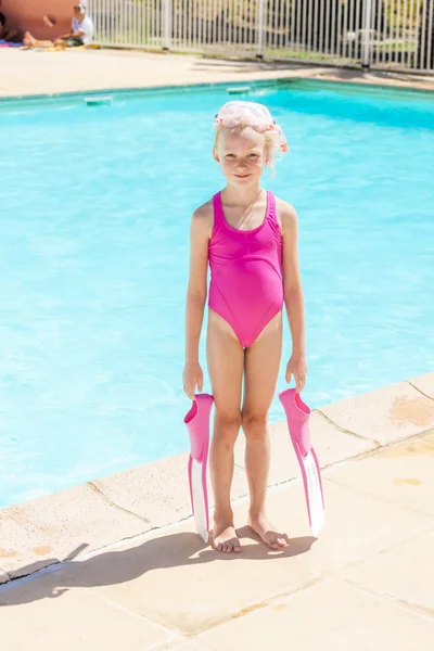 Niña con equipo de snorkel — Foto de Stock