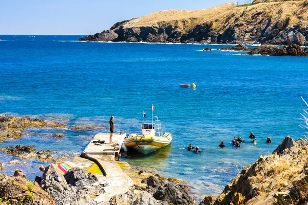 Buceadores, Cap de Peyrefite, Languedoc-Rosellón — Foto de Stock