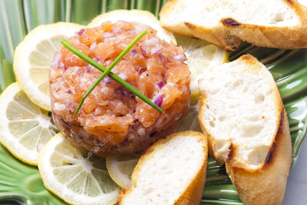 salmon tartar with red onion