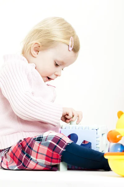 Spelen peuter meisje — Stockfoto