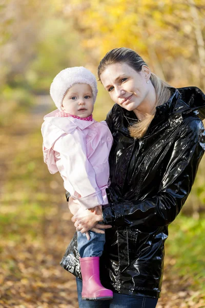 Portrait of mother with her daughter in autumnal nature — Stock Photo, Image