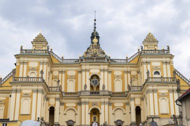 Lichen Leydisinin Bazilikası Polonya 'da dekoratif detaylar ve mimari ihtişam sunar.