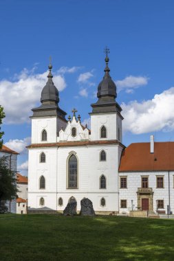 Tarihi kilise mimarisi ve Trebiç 'te kendine özgü kuleleri olan UNESCO Dünya Mirası Sitesi