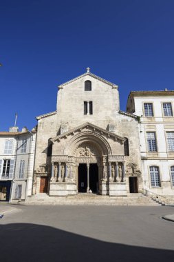Arles, Provence Alpes Cote d 'Azur, Fransa' daki Saint Trophime Kilisesi 'nin Romanesk mimarisi