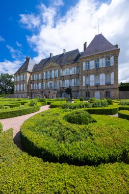 Dracy Şatosu Saint Loup ve Bourgogne 'daki Fransız resmi bahçesi.