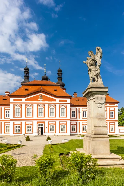 Cisterciënzer Priorij, mariansky tynec, Tsjechië — Stockfoto