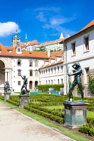 Jardín Valdstejnska y Castillo de Praga, Praga —  Fotos de Stock