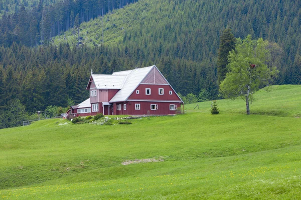 Casa de campo Pomezni, Krkonose, Montañas gigantes —  Fotos de Stock