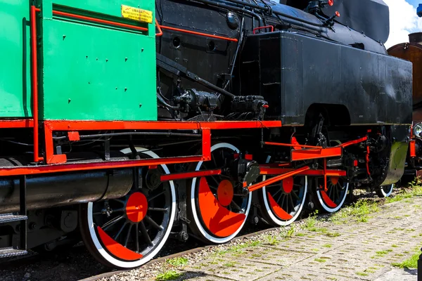 Detalle de la locomotora de vapor en el museo del ferrocarril, Koscierzyna — Foto de Stock