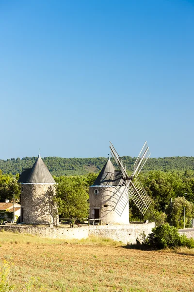 Szélmalom az Regusse, Provence, Franciaország — Stock Fotó