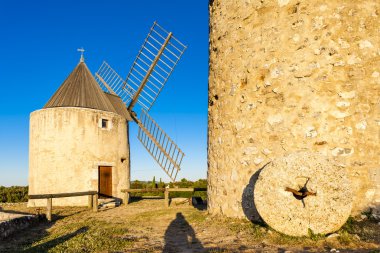 Regusse, Provence, Fransa'daki yel değirmenleri