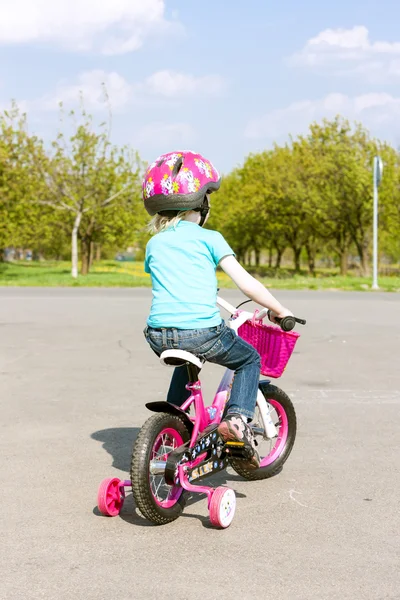 Retrato de pequeno motociclista — Fotografia de Stock