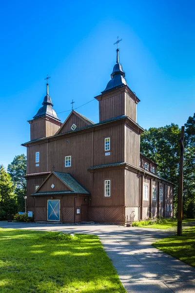 Igreja católica de madeira em Narew, Podlaskie Voivodeship — Fotografia de Stock