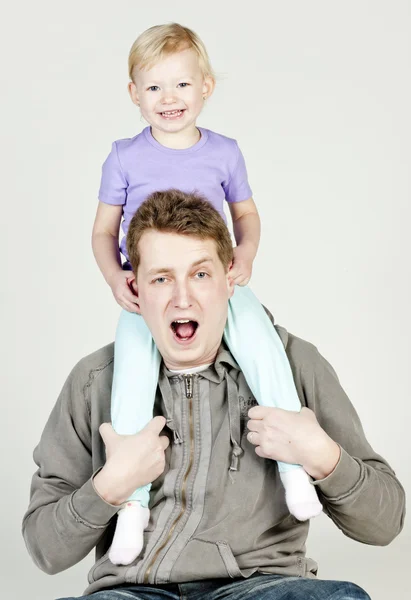 Vater mit seiner kleinen Tochter — Stockfoto