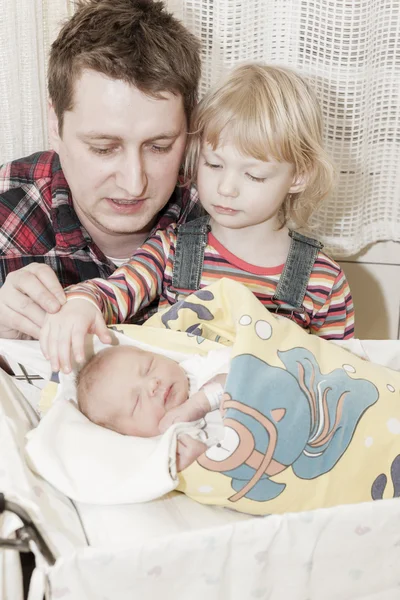 Father with her daughters in maternal hospital — Stock Photo, Image