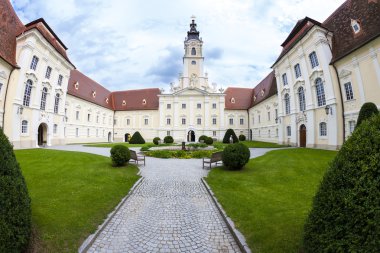 Benedictine Manastırı Altenburg bahçede ile
