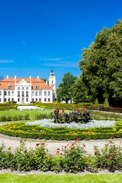 Palazzo Kozlowski con giardino, Voivodato di Lublino, Polonia — Foto Stock