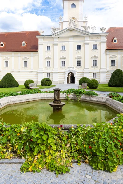 Benediktinska klostret med trädgård i Altenburg, Fäll ned Österrike — Stockfoto