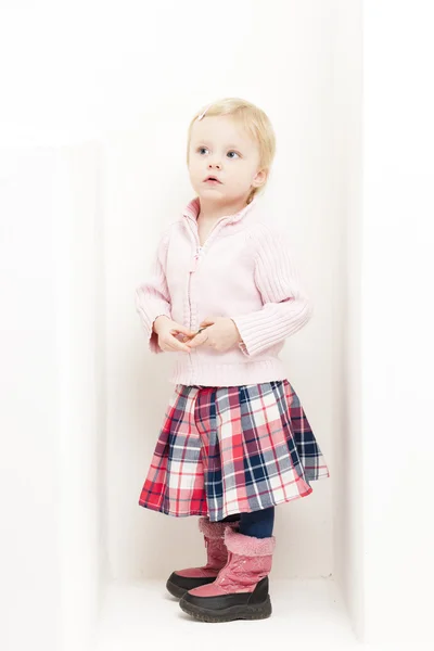 Malá dívka, která nosí sukně — Stock fotografie