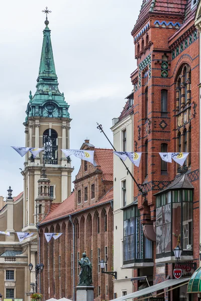 Nicolaus Kopernikus-monumentet foran Toruns rådhus – stockfoto