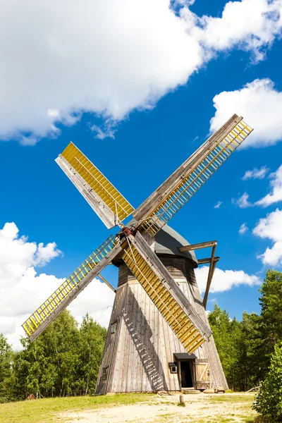 Větrný mlýn, Kaszubski Etnografický park v Wdzydzki Park Krajobraz — Stock fotografie