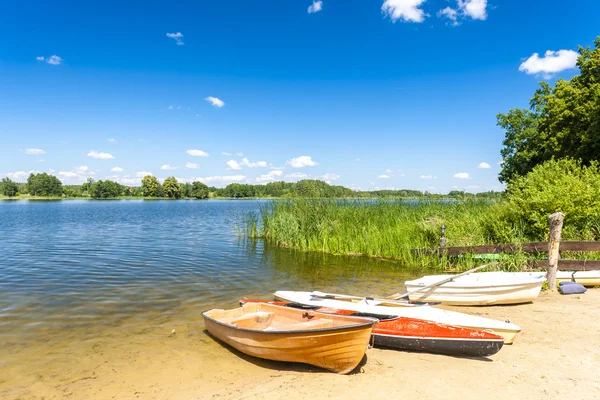 Sjön Dus nära Wojnowo, Warmian-Masurian vojvodskap — Stockfoto