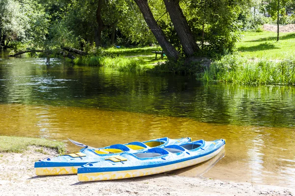 Canoa sul fiume Krutynia, Voivodato di Warmian-Masurian — Foto Stock