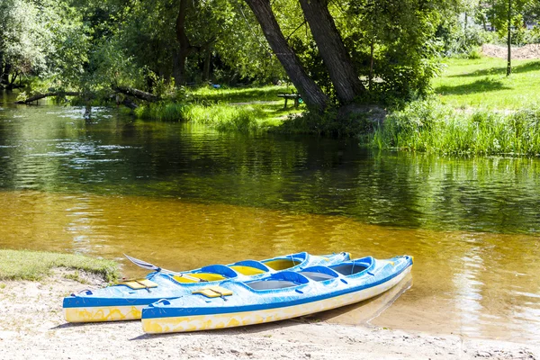 Kanufahren auf dem Fluss Krutynia, Woiwodschaft Warmland-Masuren — Stockfoto