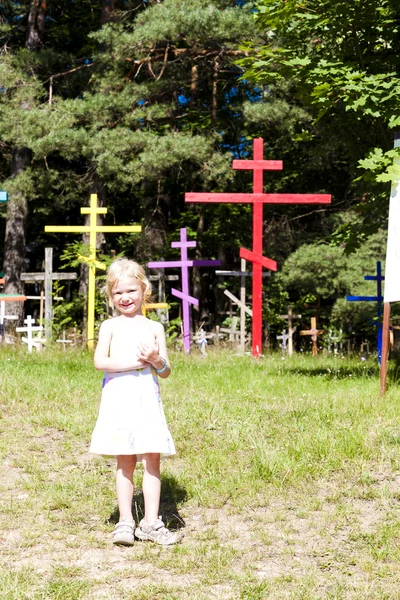 Kutsal dağ, Grabarka, Podlaskie Voivodeshi küçük kız — Stok fotoğraf