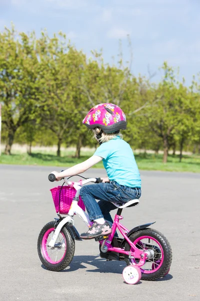 Menina como um motociclista — Fotografia de Stock