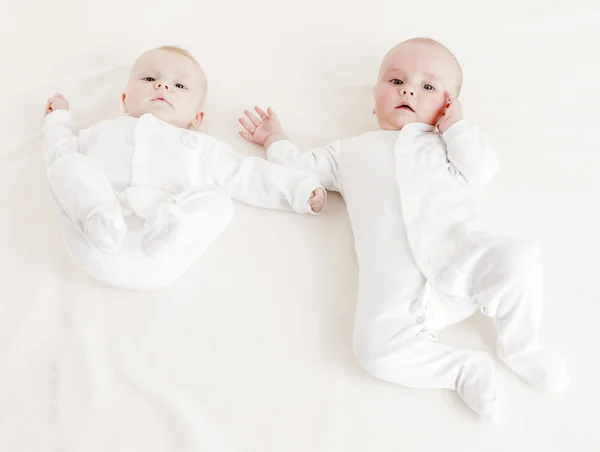 Quatro meses de idade bebês — Fotografia de Stock