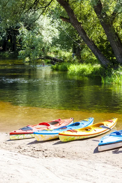 ヴァルミア = マズールィ県の Krutynia 川でカヌー — ストック写真