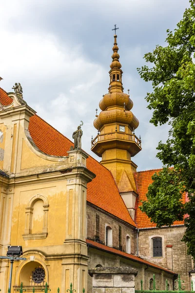 Církev Svatý Florian, automobilka, Swietokrzyskie vojvodství — Stock fotografie