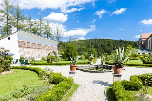 Jardim do mosteiro cisterciense em Zwettl, Baixa Áustria — Fotografia de Stock