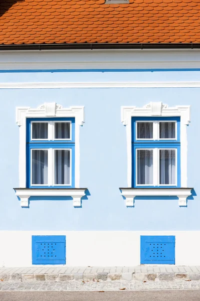 Janelas de casa — Fotografia de Stock