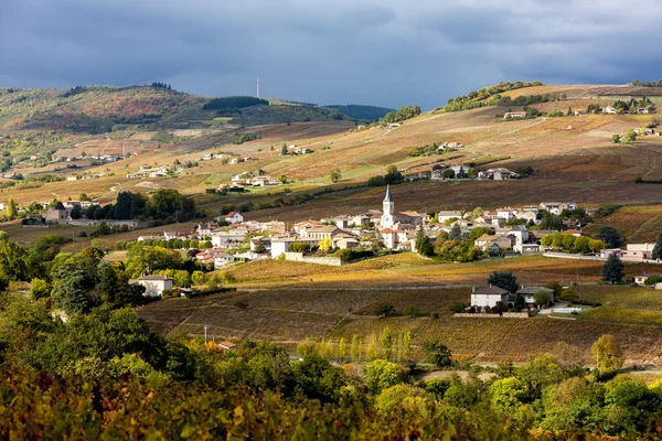 Village Julienas avec vignobles en Beaujolais — Photo