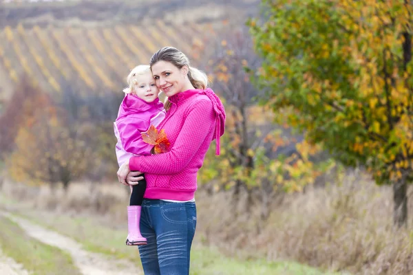 Mother with her daughter in autumnal nature — Stock Photo, Image