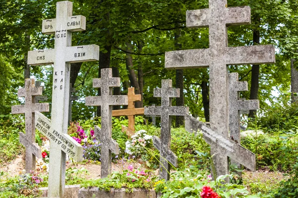 Cemitério no campus do mosteiro de Wojnowo, Warmian-Masurian Voivod — Fotografia de Stock